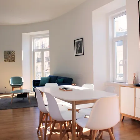 شقة Sunny 3bdr In Graca By Lovelystay *