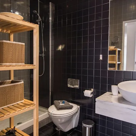 شقة Sunny 3bdr In Graca By Lovelystay *