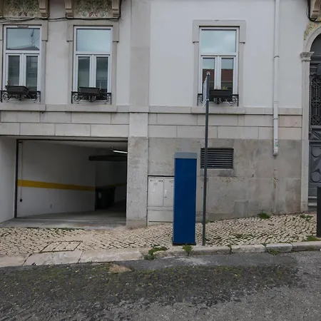 Sunny 3bdr In Graca By Lovelystay