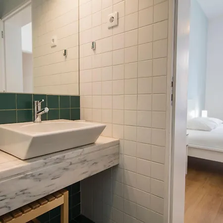 Апартаменты Sunny 3bdr In Graca By Lovelystay Лиссабон