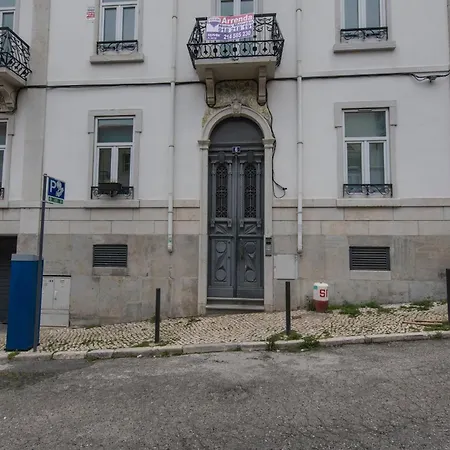 Sunny 3bdr In Graca By Lovelystay