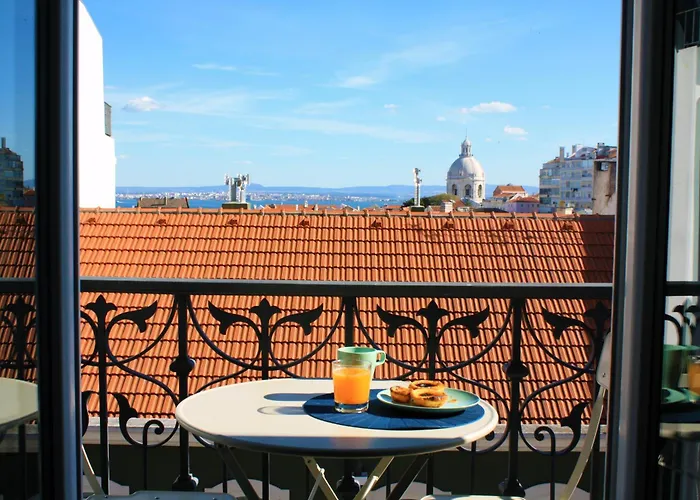 شقة Sunny 3bdr In Graca By Lovelystay *